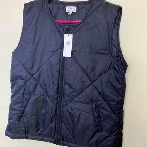 NWT Lightweight Quilted Vest that is a Oversized and Modern Fit Black Size S/M